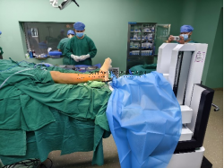 CO接骨机器人牵引下撬拨复位CO外架结合内固定治疗Pilon骨折